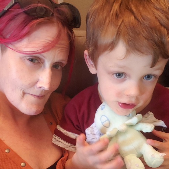 Meet your Posher, Melissa - Picture 1 of 2